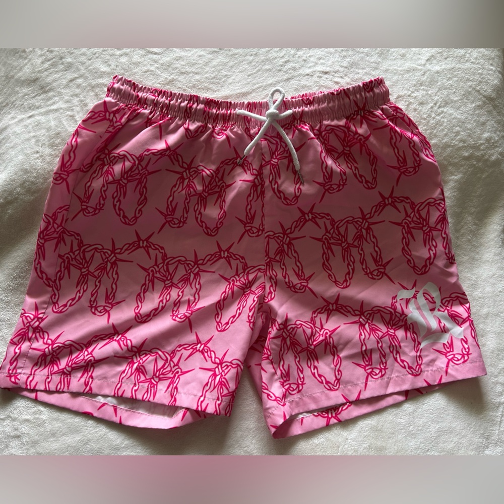 Pink XL Streetwear Shorts – Chain & Barbed Wire Print